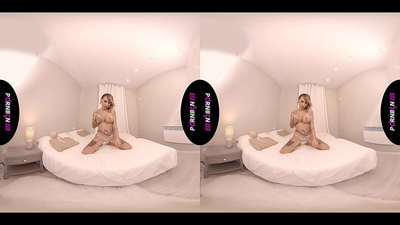 PORNBCN VR 成熟的西班牙摩洛伊斯蘭解放陣線自慰並在 POV 中吸吮你的雞巴，同時吸煙和抽搐她的腿